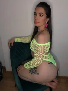 Your_pleasuree Glamour Pic 3