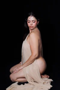 Anantaa_ Dangerously sweet 🍯😏 slika