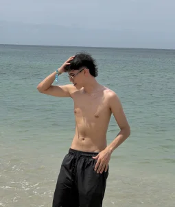 AronTawers 🔥Heat, sun and wet skin🔥 Pic