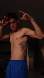 tanned_boy Public Foto 3