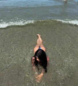 Ashley_cooper3 🏝️🌊 Pic 5