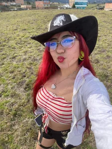larissa01_ Cowgirl Pic 2