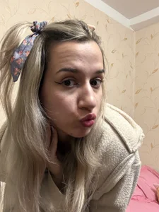 MaryBennettsTits hide beating under thin skin Bild 2