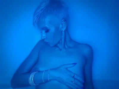 Alice_69_Sochi in blu Pic 4