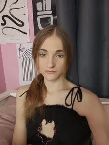 AcidTearss XXX nøgenfoto 1