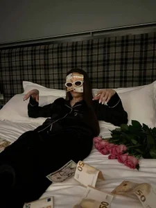 MonoGirl Public Pic 7