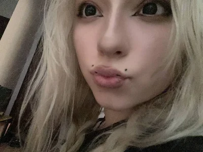 PaleSuccubus Public Pic