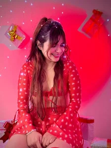 AbbyWathson ❄️ A little piece of my Christmas for you. Swipe, relax and feel the vibe 🎄 Pic 4