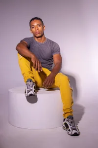 ItaloMoore Chill on the outside… wild where it counts. Wanna find out what’s under these jeans? 🍌💥 зображення