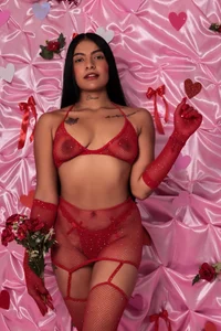 hot_dione More than love, this Valentine's Day ❤️‍🔥😉 Foto 2