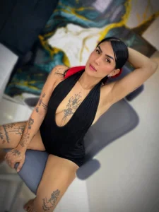 Alanna_Wild I don't promise to behave well, but I promise to make it worth it. รูป  2