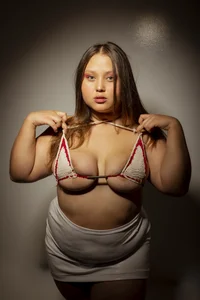 YuliCardona_ Sensual Girl Bilde 2