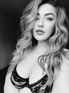 MOMENTS WITH BRENDA de BrendaSkye  7 Imagens