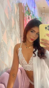 AlinaSweett Come and feel how I get horny and my pussy does not stop wetting 🔥💦 Immagine  2