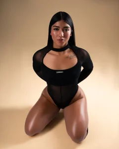 Quiinn_bx 🖤 ​​A small dose of temptation Poză 4