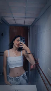 Skylovershot hi bby টি ছবি