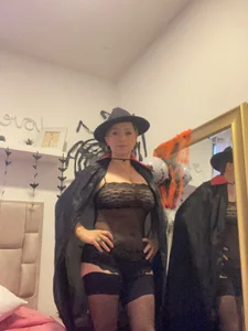 Giovanela_rose 🖤 ​​Dark, flirty and dangerously irresistible Pic 4