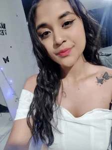 camiih_18 🩷 Today I am wrapped in pink, ready to be your sweet temptation 🩷 Pic