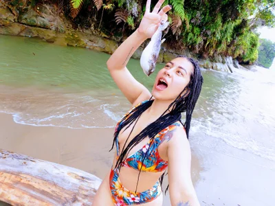 Anna_surrender_pinup beach - playa Pic 3