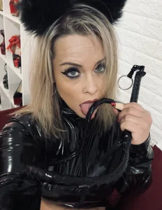 ZoeMesmerize CATwoman? 🐈‍⬛nah! It’s ZOE wearing BLACK LATEX SUIT N BOOTS🔥 Εικόνα 2