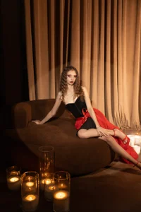 EmilyGraydis Halloween  2টি ছবি