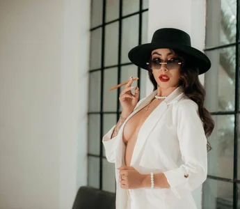 Shopieblake_1 La Femme Élégante зображення