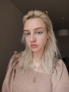 aishiro Public  8টি ছবি