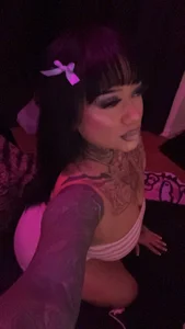 AveryLeexRated: Public ( 3 фото)