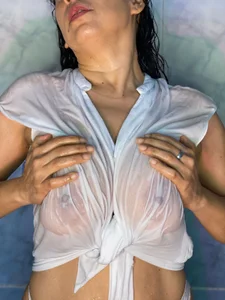 A HOT SHOWER WITH ME 🛀🏻🔥 od JaylaScott__  5 snímek