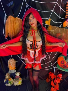 AishaCambell_ This is Halloween Foto 6