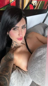 ValkyBes “Each image holds a piece of my fire… This isn’t just sensuality, it’s pure magic.👁️ Foto 6