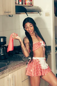 alice_guzman1 sexy maid🔥​ Foto 8