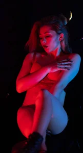 Behind Closed Doors 😈 de SharaRoades  5 Imagens