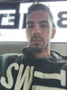 JohanyLatino Una mirada al frente зображення 7