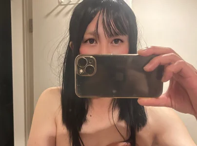 yui-072 Public Pic 3