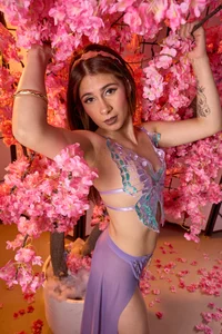 Secret Temptation 🍒 de SharaRoades  5 Imagens