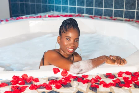 MonicaSchwartz Take a shower with me! 🤍🔥 Foto