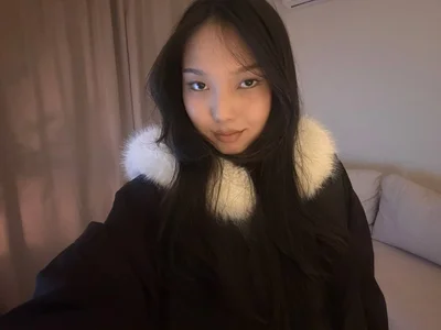 ShirleyLopez Fluffy hood season Foto 2