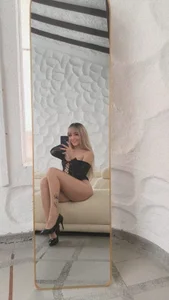 KimCooper_ ON THE MIRROR Poză 2