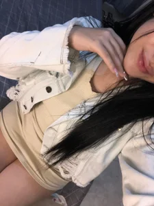 adara_johnson__ Something casual for you Foto 5