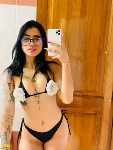 Sashavelvet06 better in color? lol 😊💕 Pic