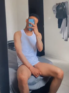 Sexyboy_0199: Public ( 2 фото)