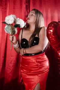 LiaTaylorr san valentines day 圖片