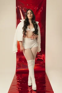 DolcieElliot Do I look pretty? Foto 2