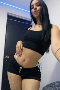 yasmin_Brown_ Public Pic 4