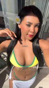Lia_Petite1 Are we going on vacation together? зображення