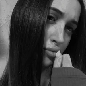 Julie_NickiPublic Bild