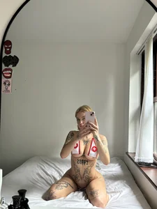 tattedteenslut's photo