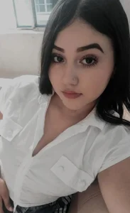 Analia18_ Public Pic 2