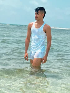 Jimmy_Leeh_ beach Pic